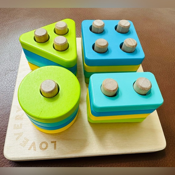 LOVEVERY Sort & Stack Peg Puzzle + Play Guide - Picture 2 of 11